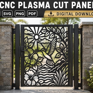 Puede incluir: Un panel de puerta de metal negro con un diseño de corte por plasma CNC de un colibrí cerca de flores de hibisco, un sol, nubes y follaje. La imagen incluye el texto CNC PLASMA CUT PANEL, DXF, SVG, PNG, PDF y DIGITAL DOWNLOAD.