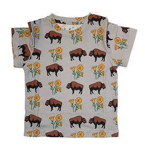 Children&#39;s Buffalo & Poppies T-Shirt: Grey Cotton Animal Print Tee for Kids