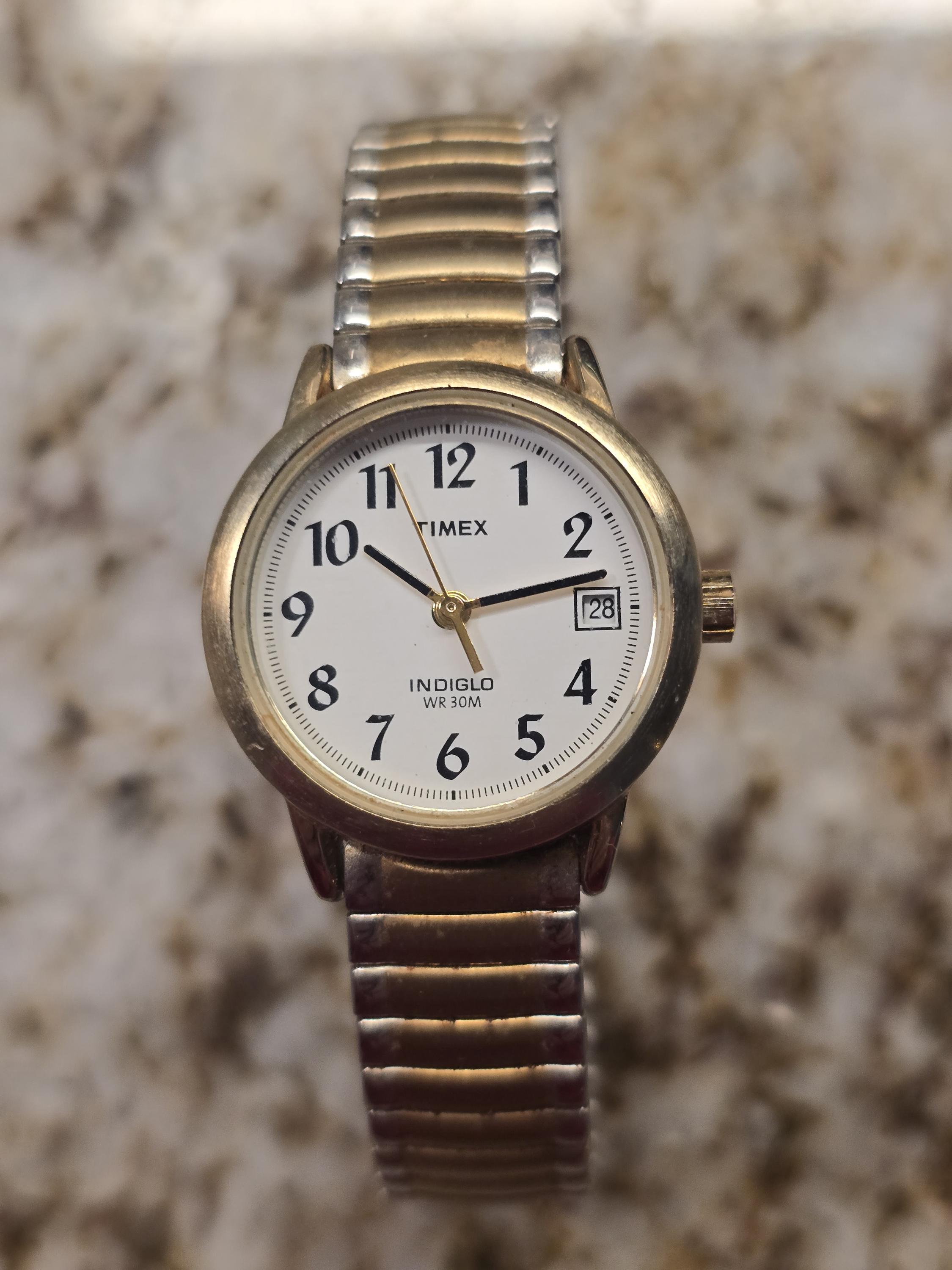 Vintage 2002 Timex Classic 25mm Women\'s Quartz Two Tone Dress Watch (No Indiglo) Timex Two Tone Watch - Etsy main image 2