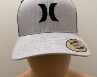 Gorra Hurley Style Snapback / Gorra de camionero blanca ajustable / Gorra minimalista estilo streetwear / Gorra unisex de verano / Gorra informal para el día a día