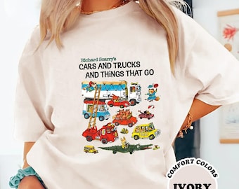 Camiseta de Richard Scarry con coches, camiones y otros vehículos, camiseta infantil con temática literaria, camiseta para amantes de los libros, merchandising literario, camiseta para lectores, regalo para fans.