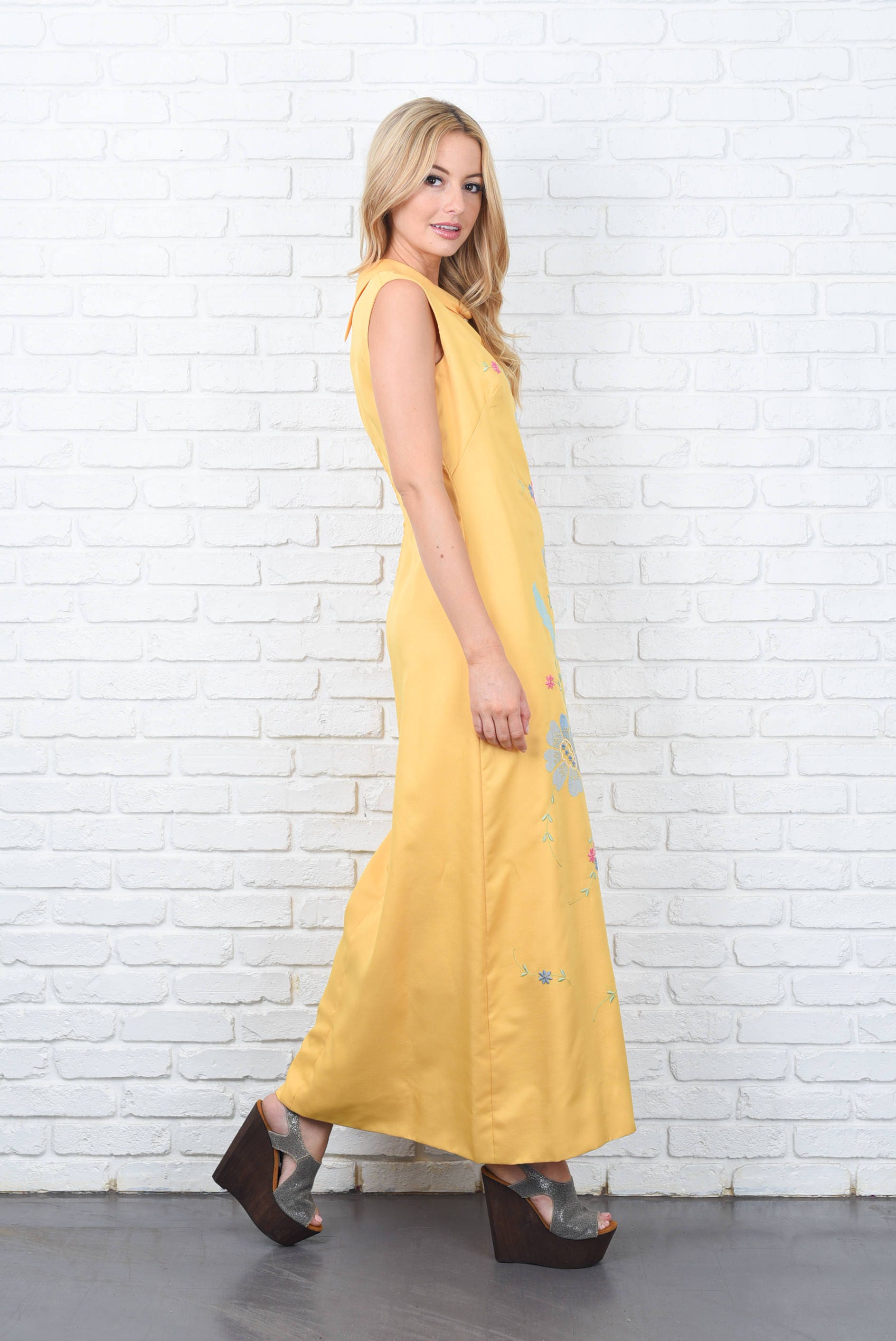 vintage 花柄　スカート　itimi luik 郊外　otoe rose Vintage 1970s Red Roses Shaheen S4signer Maxi Skirt - New