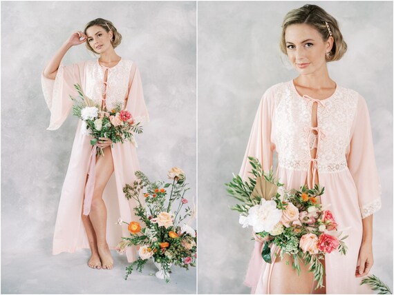 Vintage 70s Pink Angel Sleeve Lace Peignoir Robe D