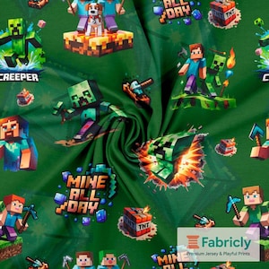 Peut inclure: Tissu vert avec des personnages pixélisés et des éléments d'un jeu vidéo populaire. Le motif comprend des personnages, des blocs TNT et les textes "MINE ALL DAY" et "ALL DAY". Parfait pour les projets créatifs.