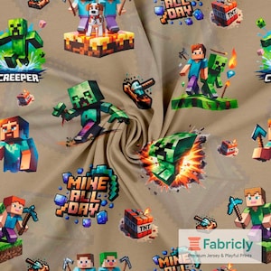 以下が含まれることがあります： 人気ゲームのカラフルなピクセル化されたキャラクターと要素が特徴のベージュ色の生地。デザインには、キャラクター、TNTブロック、および「MINE ALL DAY」と「ALL DAY」というテキストが含まれています。クラフトプロジェクトに最適です。