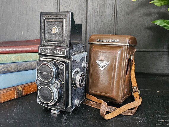Yashica-Mat　二眼レフカメラ　専用ケース付き　レトロ　ヤシカ Vintage Yashica-mat Film Camera | Original Black Yashica Mat
