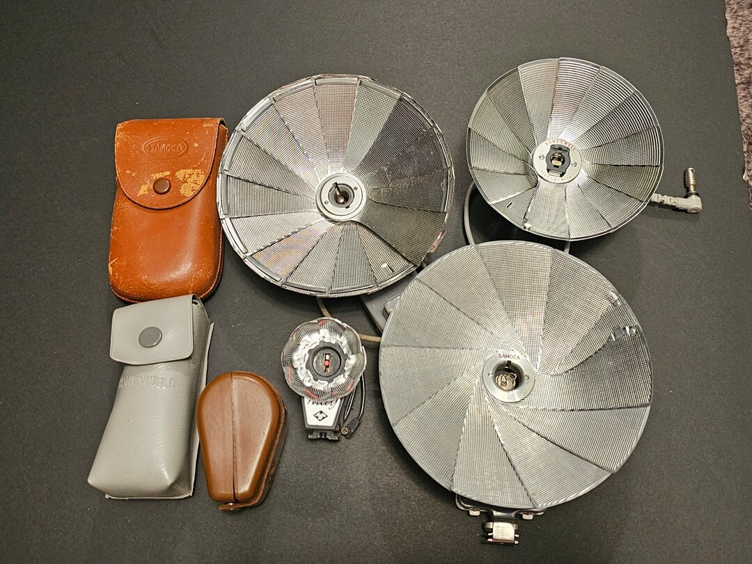 Lot of Four Vintage Camera Flash Guns Honeywell Tilt A Mite Samoca Bouncemaster Agfa Tully Flash