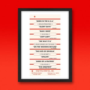 Op de afbeelding: Een ingelijste print met een rood en wit ontwerp met songtitels en artiestennamen. De tekst bevat "BORN IN THE U.S.A." van Bruce Springsteen en "GLORY DAYS". De print staat tegen een levendige rode achtergrond.