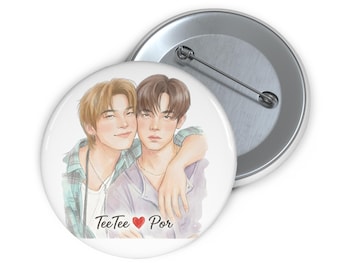 Pin/Channel inspirado en la serie tailandesa BL de TeeTee Por Duang With You / Regalo para fans / Accesorio coleccionable con una estética adorable