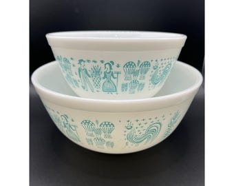 Pyrex turkoois mengkommen met amish boterprint, groot en klein, set van 2 401&403