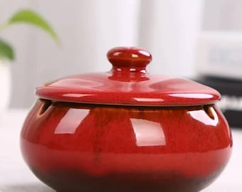 Cenicero de cerámica hecho a mano con tapa: accesorio para fumar en interiores y exteriores / Decoración rústica única para el hogar