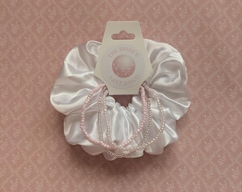 Disco Bachelorette Party Favor, Light Pink Scrunchie and Beaded Bracelet Set, The Bride's Last Disco