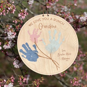 MOM, Mother’s Day Gift,Gift for Grandma, Sign, DIY Hand print Sign, Gifts for dad, Child's Hand print, Flower Handprint, Grandmas Garden