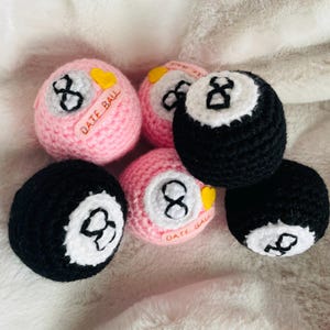Magic 8 Ball Amigurumi