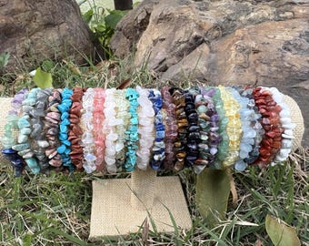 Natural Crystal Chip Beaded Bracelet – Handmade Gemstone Energy Bracelet, Minimalist Healing Jewelry Gift