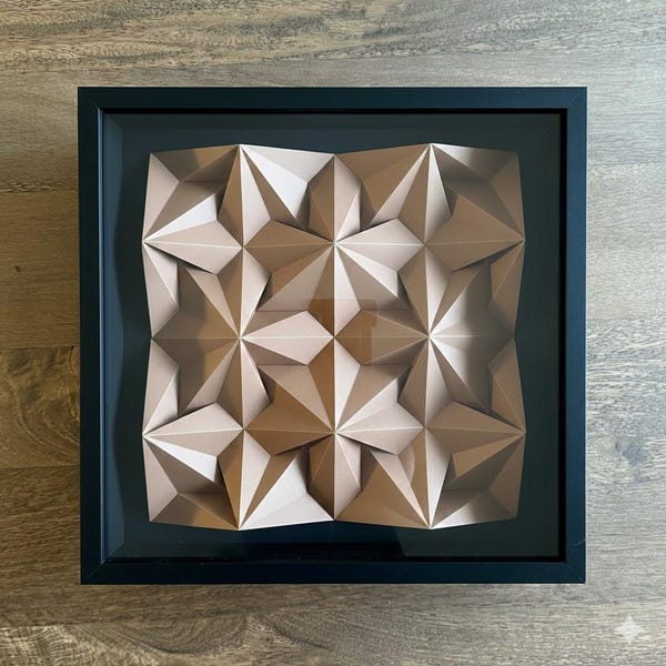 Escultura geométrica de papel 3D: arte mural minimalista hecho a mano