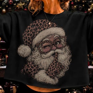 Cappello leopardato di Babbo Natale Occhiali Grungy Sbiadito Cool Allegro Agrifoglio Gioioso Trendy Distressed PNG Disegni per magliette natalizie Pod Dtf Natale png sublimazione