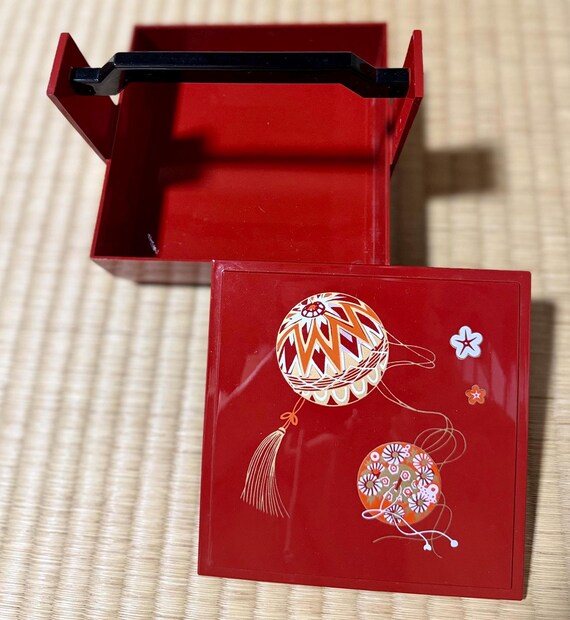 Japanese Vintage Lacquerware Trinket Box Red Okamochi Style with 