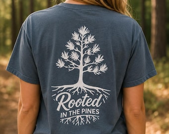 Verwurzelt in den Kiefern. Tiefe Wurzeln Lokaler Stolz. North Carolina T-Shirt