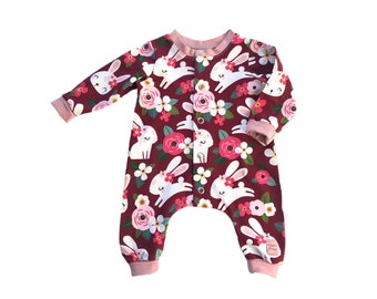 Babypakje met konijntjes, romper meisje, romper met boord, outfit voor Pasen, eerste pakje, voor meisje, voor baby, voor preemie, voor haar