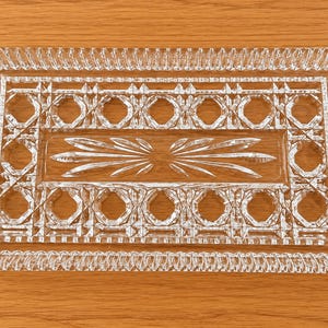 Rechteckige Servierschale aus klarem Pressglas im Vintage-Stil – Geometrisches Sternenmuster – Dekoratives Tablett mit geriffeltem Rand – Elegantes Glaswaren