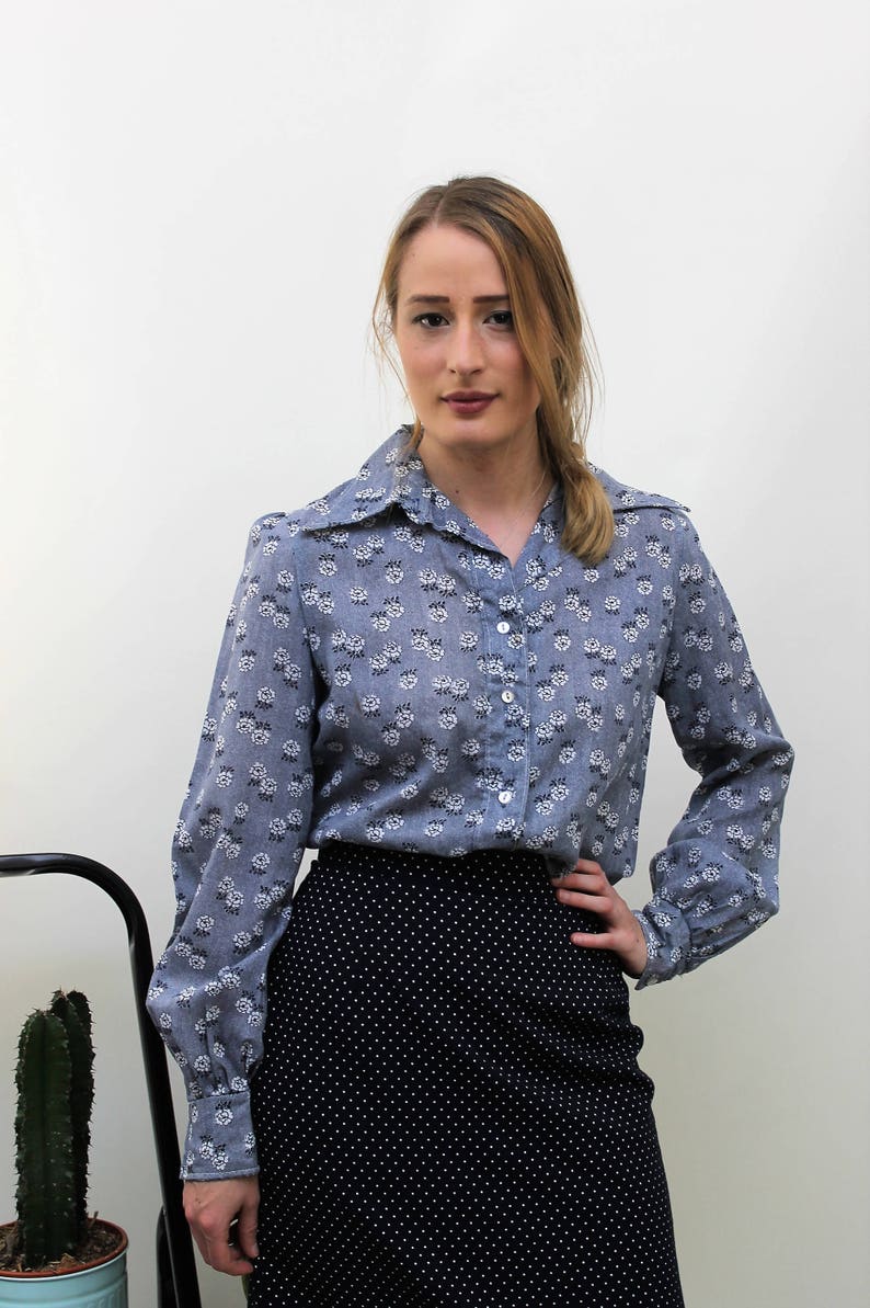 US 6 EU 38 1970s Navy and White Floral Shirt Size UK 10