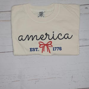 Camiseta bordada "America Est. 1776" de Comfort Colors / Camiseta patriótica de EE. UU.