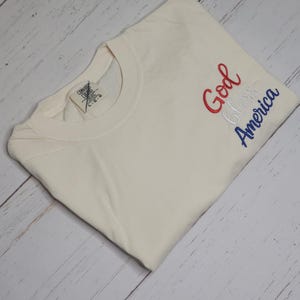 Camiseta bordada "Dios bendiga a América" / Camiseta patriótica / Ropa para el 4 de julio