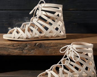 Sandálias de couro estilo gladiador Ravencrest