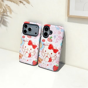 Puede incluir: Dos fundas para tel&eacute;fono con fondo blanco y un patr&oacute;n repetido de manzanas rojas, ositos de peluche y personajes de Hello Kitty con lazos rojos. Las fundas tienen recortes negros para la c&aacute;mara.