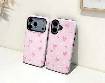 ピンクのリボンとデイジー柄のiPhoneケース、名前入りカスタムスマホカバー、iPhone 17 16 15 14 13 12 11 Pro Max Plus Mini、iPhone X XR XS SE対応、トレンディで丈夫なケース
