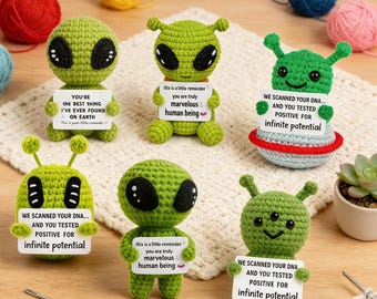 Handgemaakte gehaakte alien pluche | Grappige meme Stressverlichting Emotionele ondersteuning Bureau DecorlCheer Up Cadeau voor collega en haar