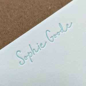 Cartes de correspondance typographiques personnalisées dans une police cursive, pour femmes