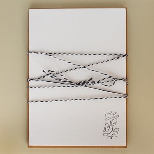 Kundenspezifisches Letterpress-Monogramm-Briefpapier Kalligraphie-Schnörkel-Monogramm Bild 3