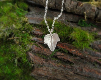 Winzige Efeublatt-Halskette, botanischer Schmuck, echte Blatt-Halskette, handgefertigtes recyceltes Silber, Silvan-Blatt, Waldblatt, Wald