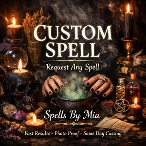 Może przedstawiać: Obraz z tekstem "CUSTOM SPELL" i "Request Any Spell". Kocioł z zielonym dymem w centrum, z rękami wyciągniętymi w jego kierunku. Świece, czaszka i butelki otaczają scenę. Obecny jest również tekst "Spells By Mia" i "Fast Results - Photo Proof - Same Day Casting".
