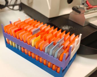 Block Cradle - Bandeja apilable para casetes de tejido de histología con bolsillos individuales para proteger sus bloques.