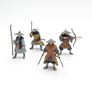 1:64 Hand-Painted Ronin Samurai Miniature – Dynamic Poses, Japanese Warrior Miniatures for Diorama Base