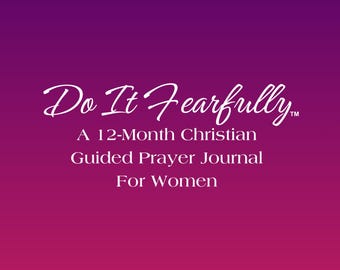 Hazlo con temor: Un diario de oración cristiana guiada de 12 meses para mujeres (Portada morada)