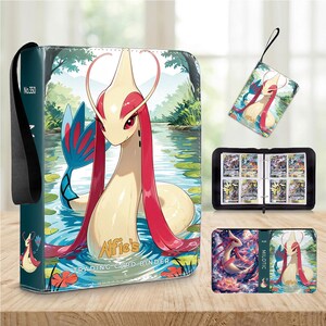 Op de afbeelding: Een verzamelkaartenmap met een Milotic-illustratie op de kaft, de tekst Alfie's Trading Card Binder en No. 350. De map bevat een zwarte draagriem, een interne pagina-indeling voor kaarten en een bijpassend klein tasje.