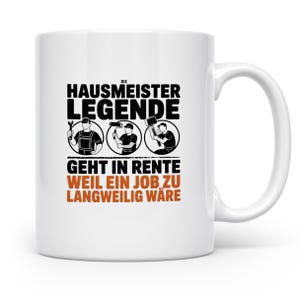 Könnte beinhalten: Weiße Keramiktasse mit schwarzer und orangefarbener Grafik. Der Text lautet "DIE HAUSMEISTER LEGENDE GEHT IN RENTE WEIL EIN JOB ZU LANGWEILIG WÄRE" mit Illustrationen eines Handwerkers mit Werkzeugen. Ein humorvolles Geschenk für einen Hausmeister im Ruhestand.