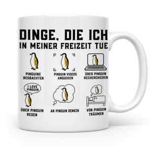 Könnte beinhalten: Ein weißer Keramikbecher mit schwarzem Text und Pinguin-Illustrationen. Der Text lautet: DINGE, DIE ICH IN MEINER FREIZEIT TUE, PINGUINE BEOBACHTEN, PINGUIN VIDEOS ANGUCKEN, ÜBER PINGUIN RECHERCHIEREN, I LOVE PINGUIN, AN PINGUIN DENKEN, VON PINGUIN TRÄUMEN.