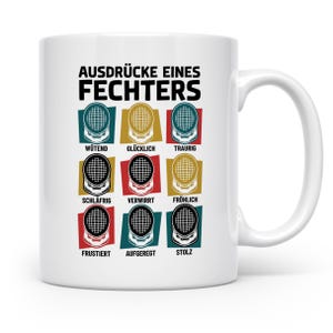 Könnte beinhalten: Ein weißer Keramikbecher mit dem Text AUSDRÜCKE EINES FECHTERS und einem Raster aus neun Fechtmasken. Jede Maske ist vor einem farbigen Hintergrund platziert, mit den deutschen Beschriftungen WÜTEND, GLÜCKLICH, TRAURIG, SCHLÄFRIG, VERWIRRT, FRÖHLICH, FRUSTIERT, AUFGEREGT und STOLZ.