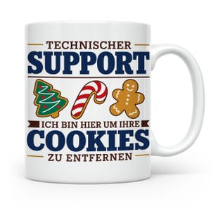 Könnte beinhalten: Ein weißer Keramikbecher mit dem dunkelblauen Text "TECHNISCHER SUPPORT" über einem grünen Weihnachtsbaum, einer rot-weißen Zuckerstange und einem braunen Lebkuchenmann, gefolgt von dem Text "ICH BIN HIER UM IHRE COOKIES ZU ENTFERNEN".