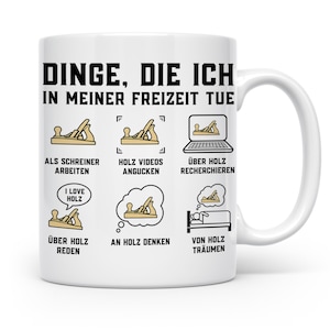 Könnte beinhalten: Ein weißer Keramikbecher mit schwarzem Text und Illustrationen. Der Text lautet: DINGE, DIE ICH IN MEINER FREIZEIT TUE. Darunter befinden sich sechs Symbole, die Holzarbeiten darstellen, darunter ein Hobel, ein Laptop und ein Bett.