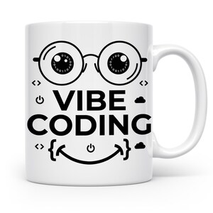 Programmierer Tasse Vibe Coding lustig für Coder, Softwareentwickler & Informatiker. Nerd Kaffeebecher mit Binärcode Spruch für Büro