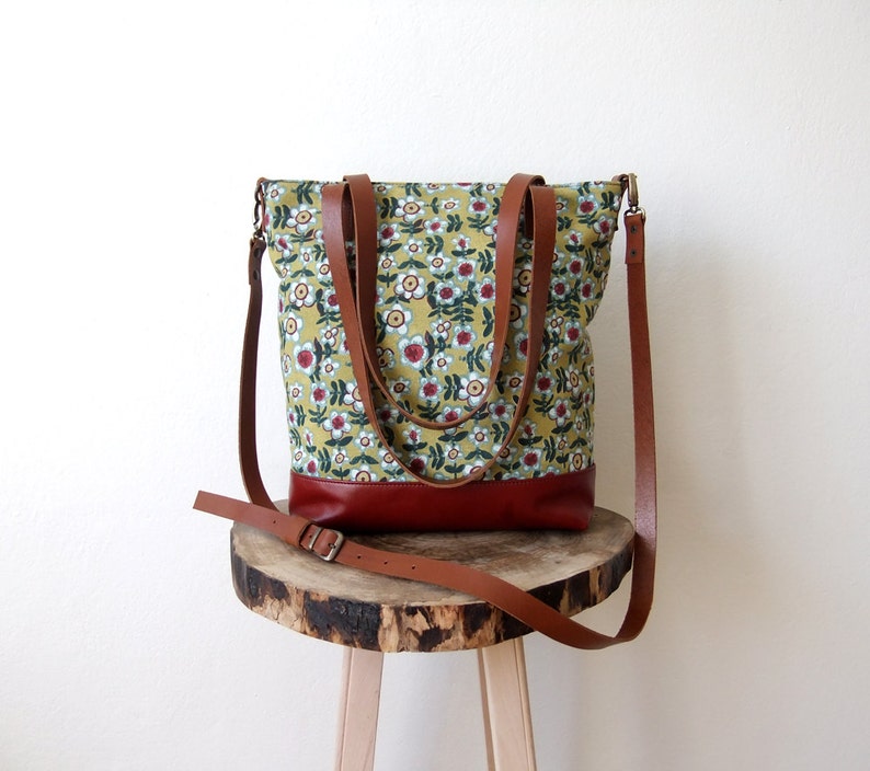 Fête des mères le jour de la vente sac fourre-tout Base de cuir rouge toile Floral coloré anses en cuir marron sac avec fermeture éclair image 2