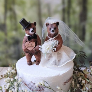 Bear wedding cake topper-bears-bear lover-black bear-grizzley bear-brown bear-bear lover-bear wedding-rustic wedding-fall wedding-kissing