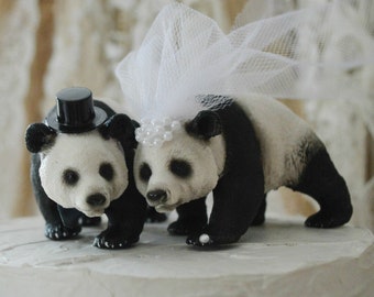 Panda bear wedding cake topper bride and groom decorations Asia zoo wedding animal cake topper Panda bear lover Mr Mrs wedding themed love