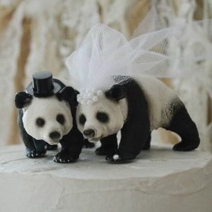 Panda bear wedding cake topper bride and groom decorations Asia zoo wedding animal cake topper Panda bear lover Mr Mrs wedding themed love